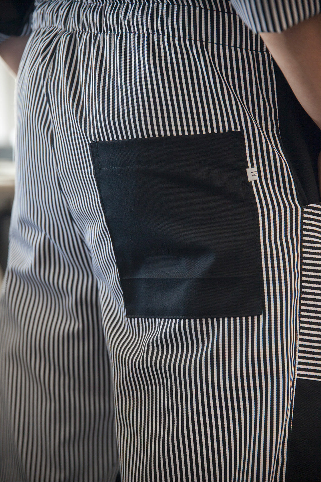 Il pantalaccio è un pantalone unisex con elastico in vita e regolabile con coulisse (PS002XRIGA)