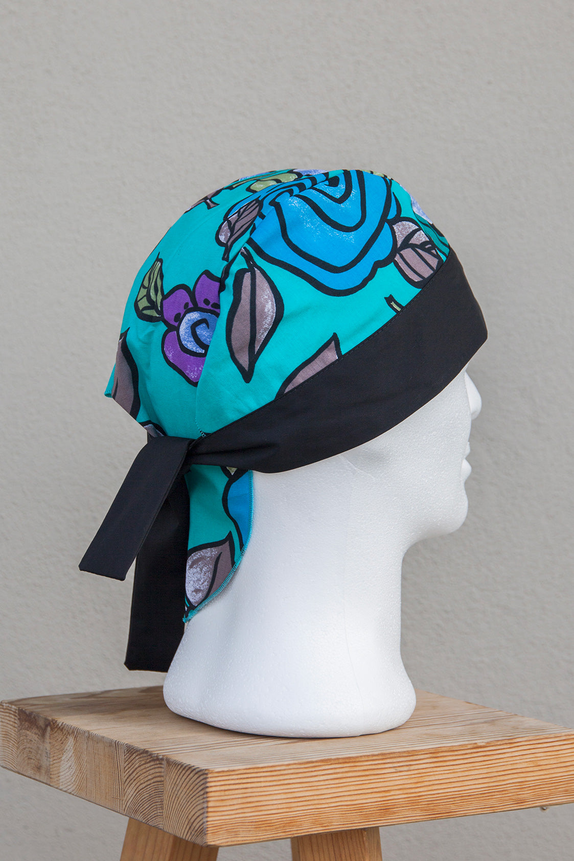 Bandana regolabile con lacci in  tessuto fantasia (BANDANA-FANT)