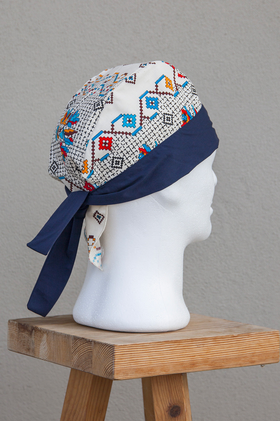 Bandana regolabile con lacci in  tessuto fantasia (BANDANA-FANT)